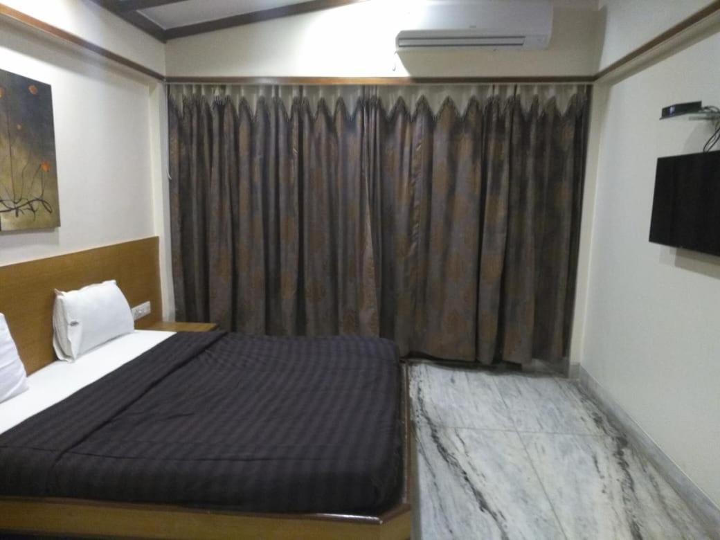 Hotel Jawahar Ulhasnagar Экстерьер фото