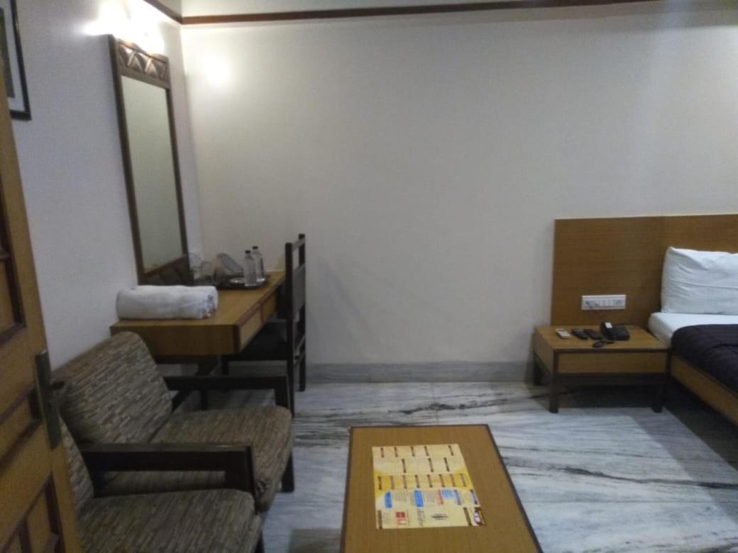 Hotel Jawahar Ulhasnagar Экстерьер фото