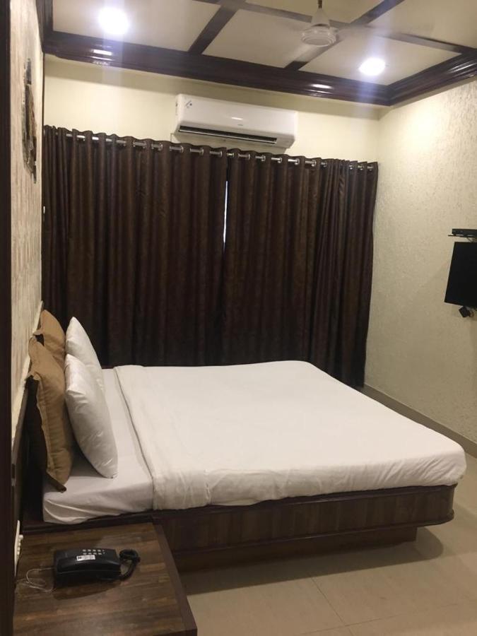 Hotel Jawahar Ulhasnagar Экстерьер фото