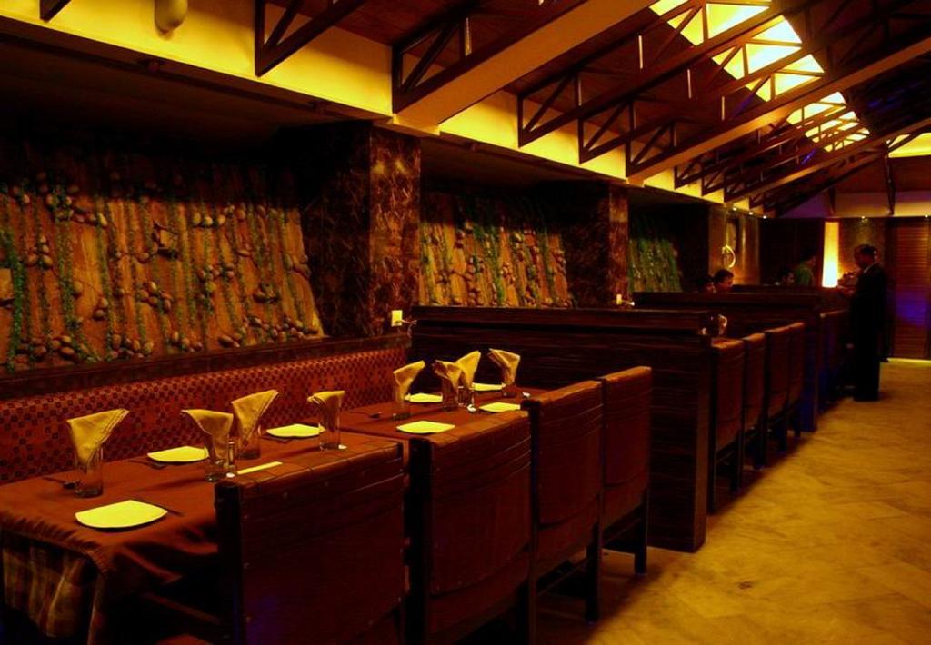 Hotel Jawahar Ulhasnagar Экстерьер фото