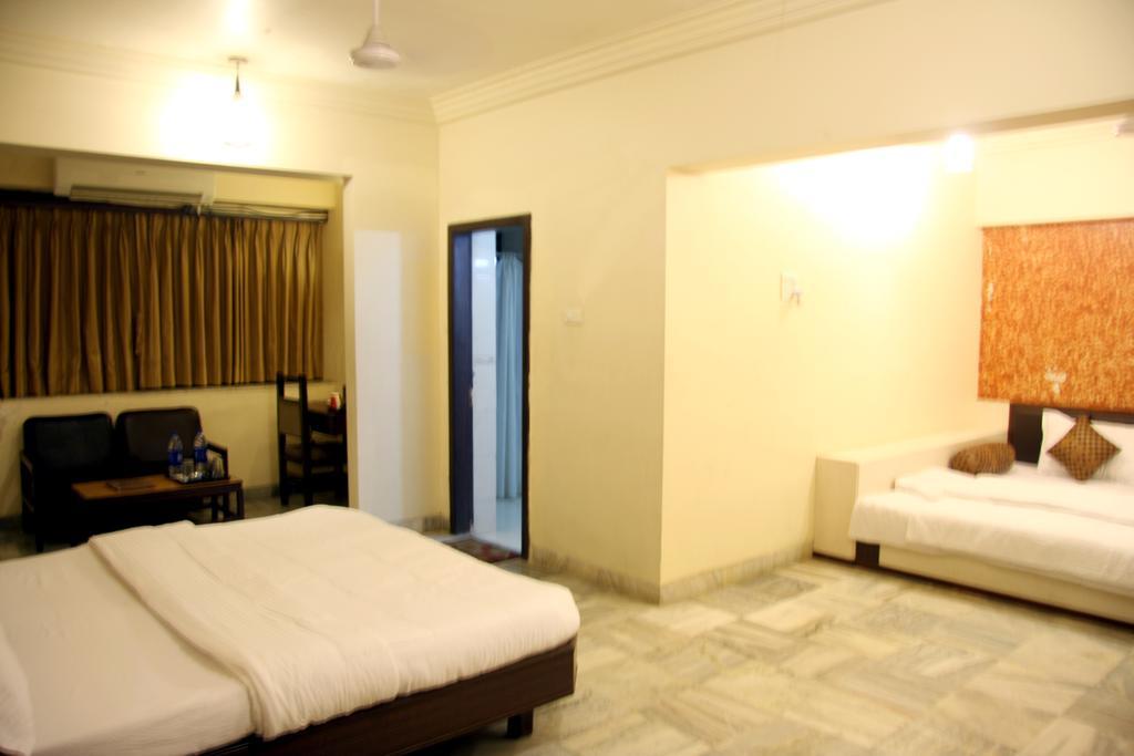 Hotel Jawahar Ulhasnagar Экстерьер фото