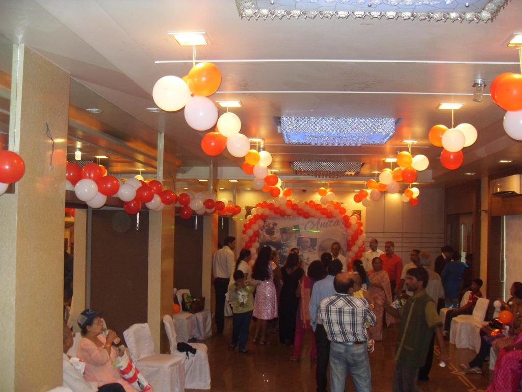 Hotel Jawahar Ulhasnagar Экстерьер фото