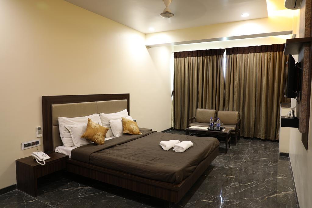 Hotel Jawahar Ulhasnagar Экстерьер фото