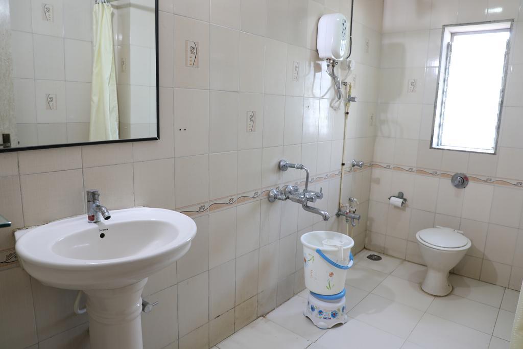 Hotel Jawahar Ulhasnagar Экстерьер фото