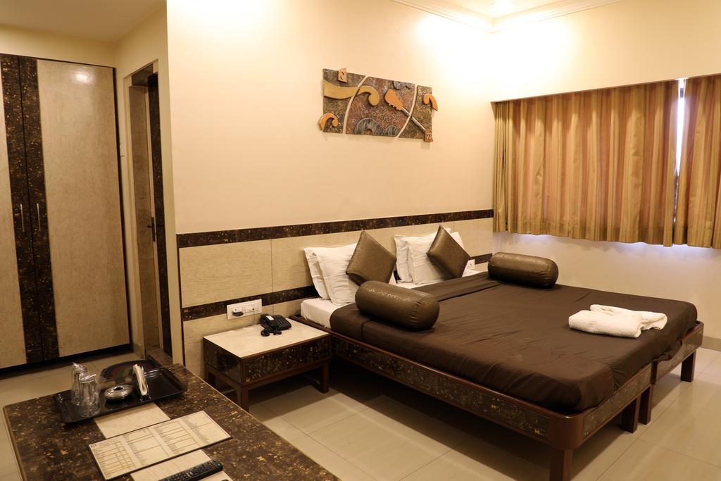 Hotel Jawahar Ulhasnagar Экстерьер фото
