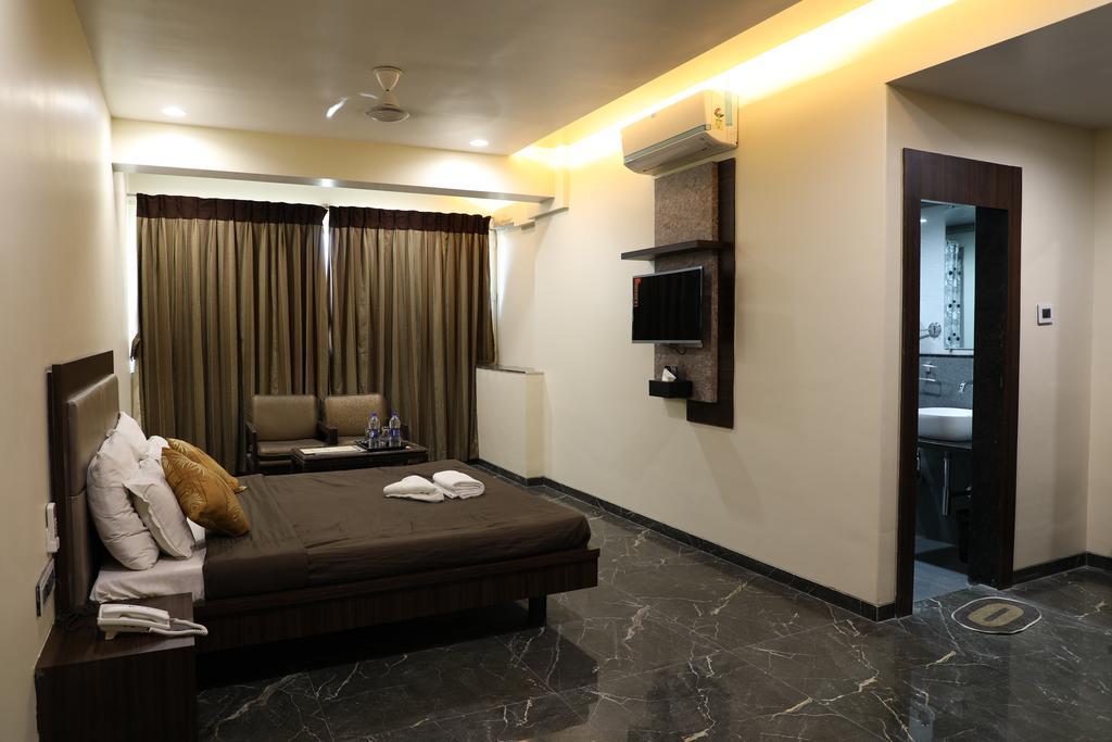 Hotel Jawahar Ulhasnagar Экстерьер фото