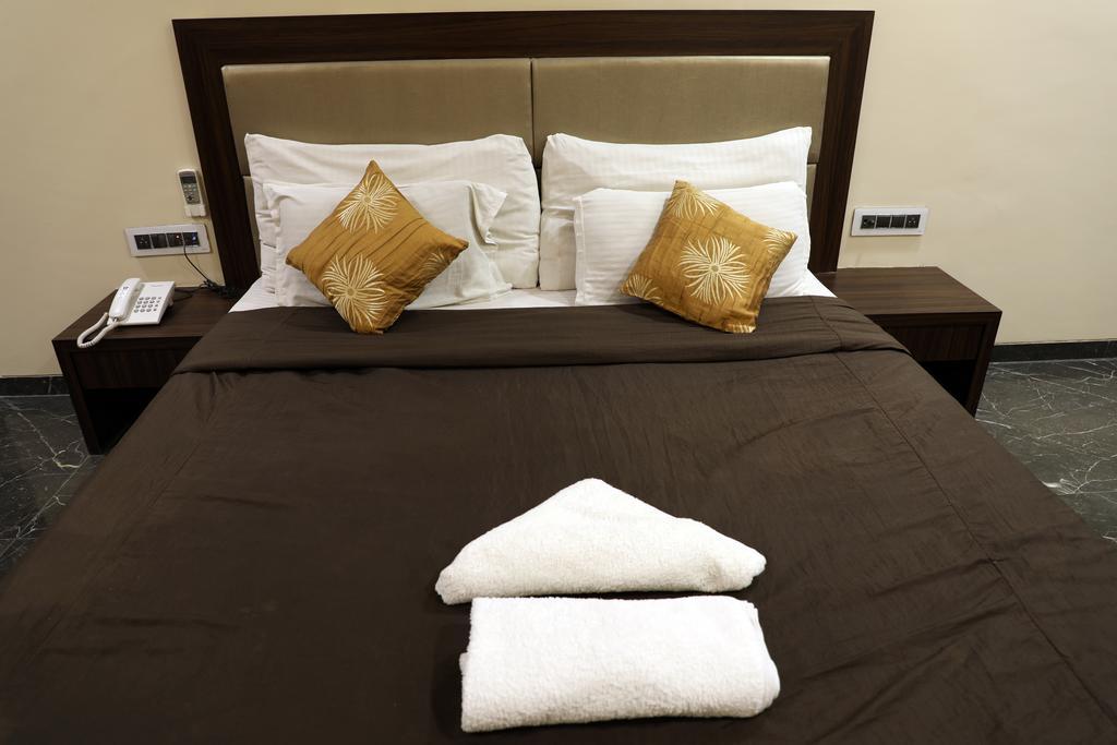 Hotel Jawahar Ulhasnagar Экстерьер фото