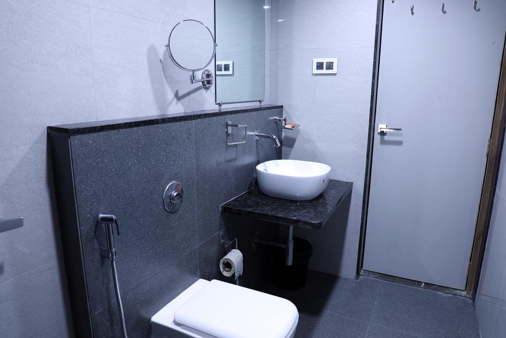 Hotel Jawahar Ulhasnagar Экстерьер фото
