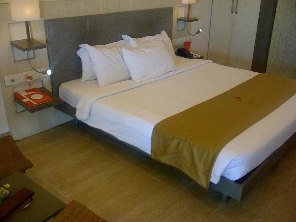 Hotel Jawahar Ulhasnagar Экстерьер фото