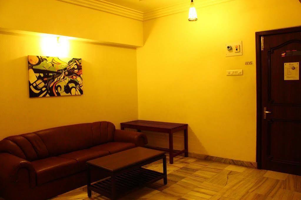 Hotel Jawahar Ulhasnagar Экстерьер фото